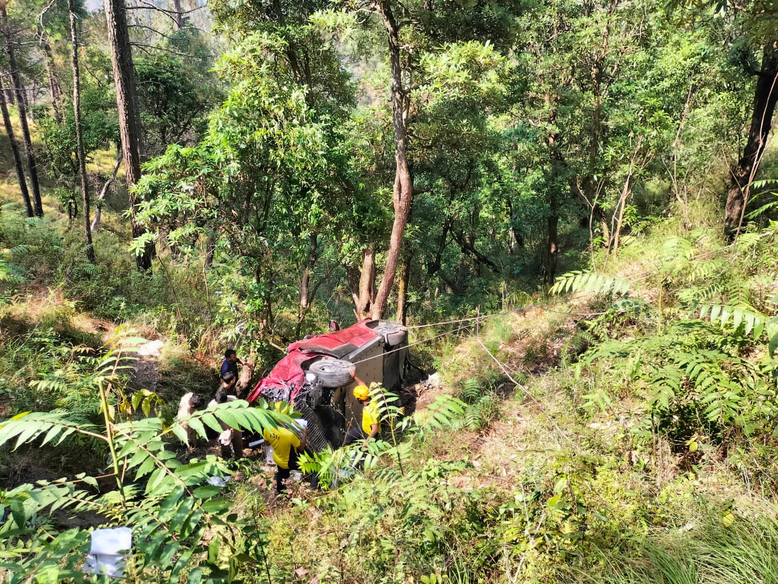 नैनीताल में बड़ा सड़क हादसा, खाई में गिरा वाहन, पांच लोगों की मौत