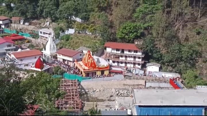 कैची धाम मार्ग पर जाम बना बड़ी समस्या, स्थानीय लोगों में बढ़ा आक्रोश
