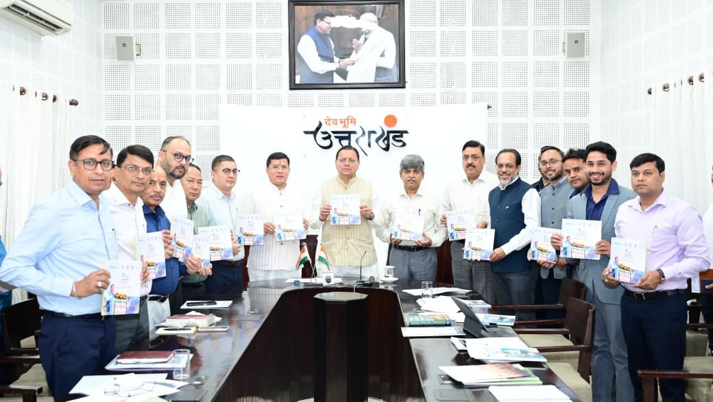 हरित भविष्य की ओर बढ़ता उत्तराखंड, सीएम धामी ने सौर जागरूकता स्मारिका पुस्तिका का किया विमोचन