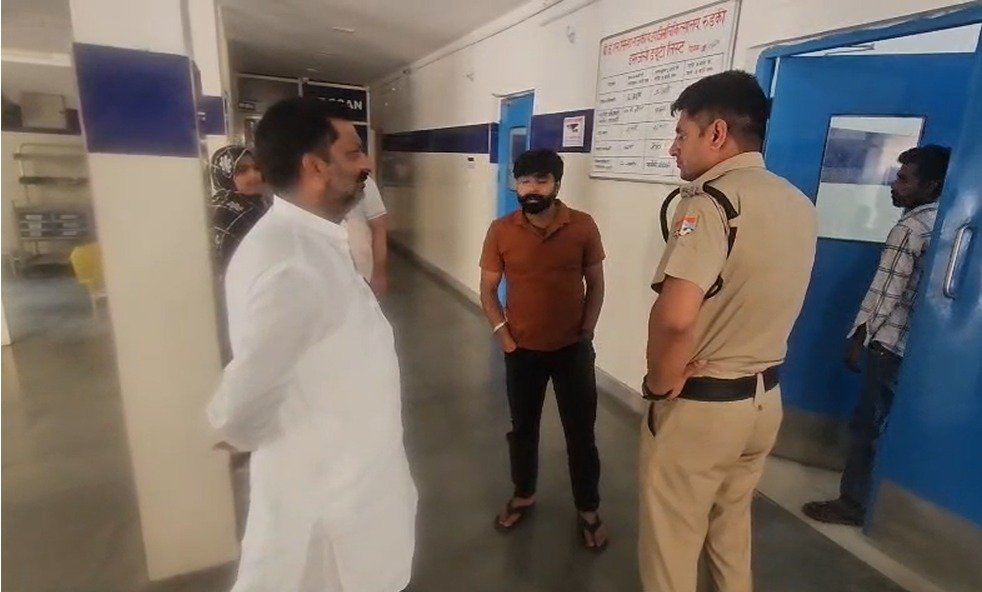 कुर्बानी के अवशेष हटाने को लेकर गांव में बवाल, पुलिसकर्मी की नाक की हड्डी टूटी