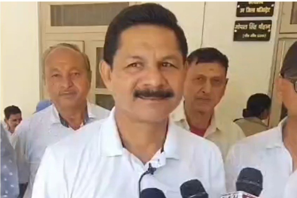 गिरिजा देवी मंदिर परिसर में मूर्ति रखने को लेकर बढ़ा विवाद, मंदिर समिति ने उठाए सवाल