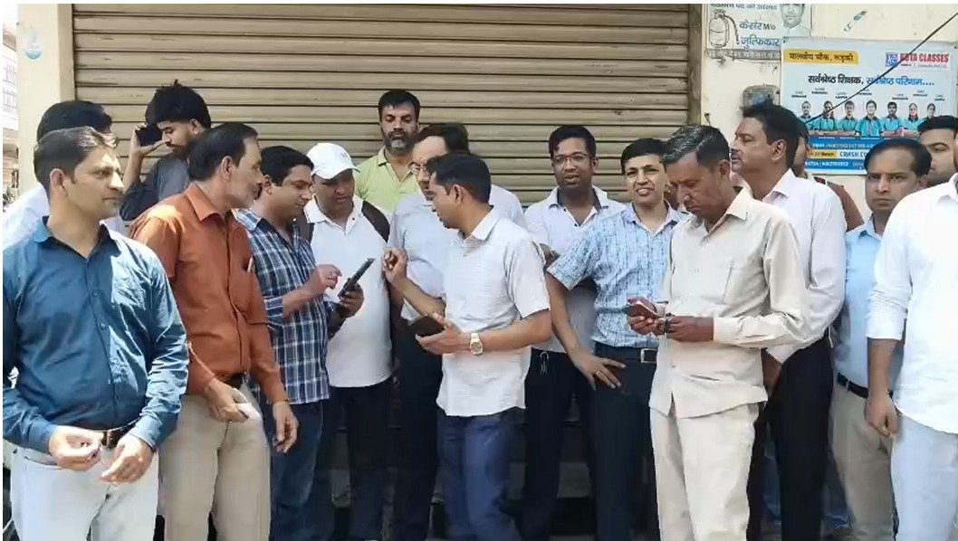 मंगलौर में मेडिकल स्टोर बंद कर दवा व्यापारियों ने जताया विरोध