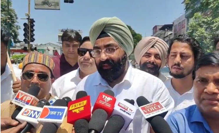 महंगाई के खिलाफ कांग्रेस का उग्र प्रदर्शन, एस्लेहॉल चौक पर फूंका भाजपा सरकार का पुतला