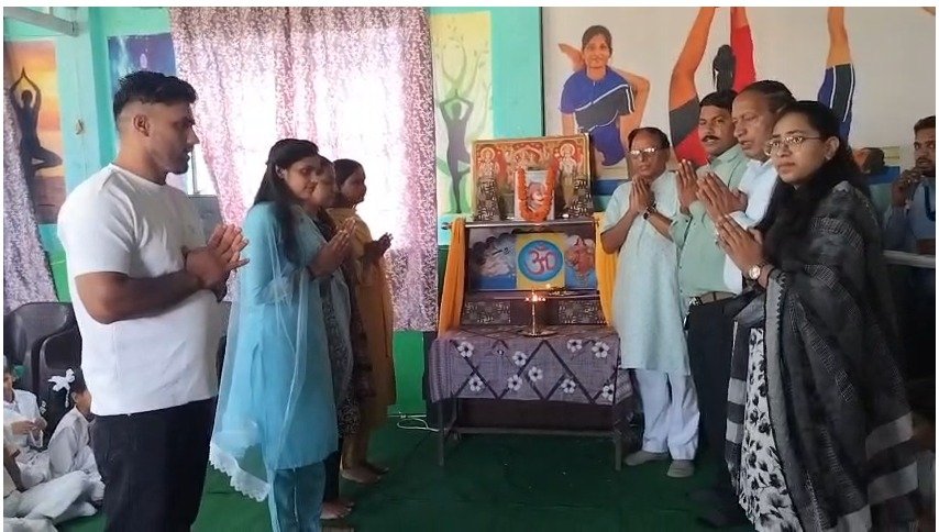 राजश्री चिल्ड्रन एकेडमी में मेधावियों का सम्मान, छात्रों को मिला तकनीकी शिक्षा का उपहार