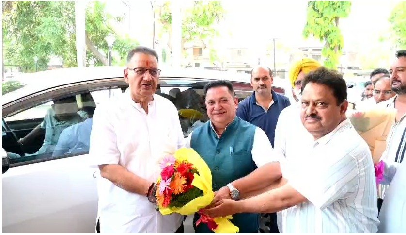 काशीपुर में खेत बचाओ अभियान: कृषि मंत्री ने किसानों को दी आधुनिक खेती की सीख