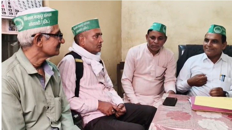 रुड़की में किसानों का प्रदर्शन तेज, मुफ्त बिजली-पानी की मांग को लेकर सौंपा ज्ञापन