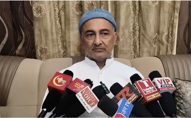 फिरोजाबाद ताजिया विवाद: जूते पहनकर नाप पर उठा बवाल, विपक्ष ने सरकार को घेरा