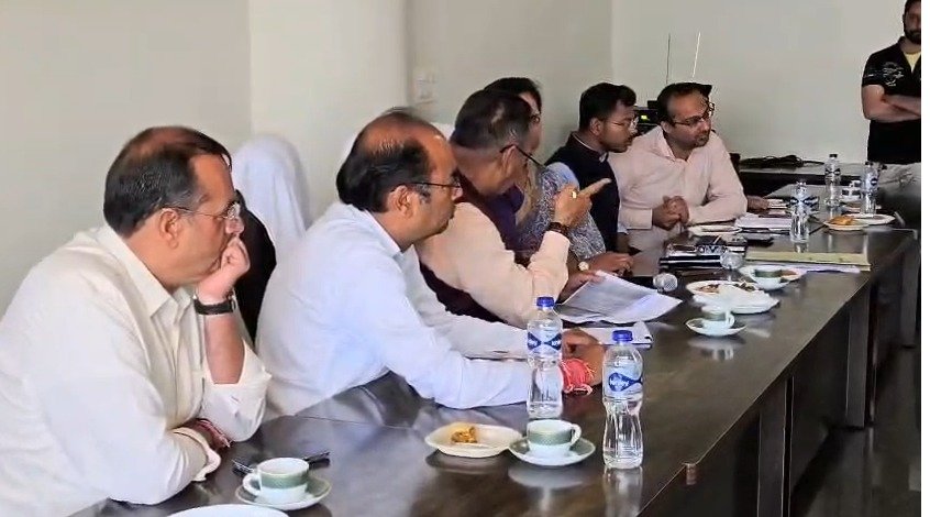 मसूरी में 38 करोड़ रुपये की लागत से बनेगा ईको पार्क, जल संकट और ट्रैफिक व्यवस्था पर मंत्री गणेश जोशी की बड़ी बैठक