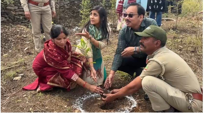 हरेला पर्व तक जारी रहेगा पौड़ी का हरित अभियान, डीएम ने लोगों से मांगा सहयोग