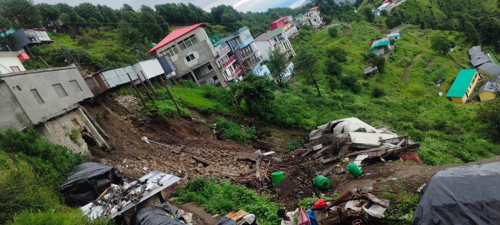 लगातार बारिश के बीच कद्दूखाल में भूस्खलन, प्रशासन की तत्परता से टला बड़ा हादसा