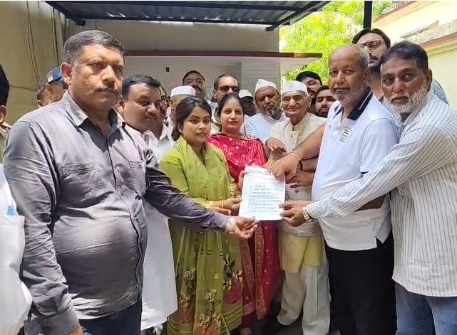 छात्रों के समर्थन में कांग्रेस का धरना, परीक्षा प्रणाली में सुधार की उठाई मांग