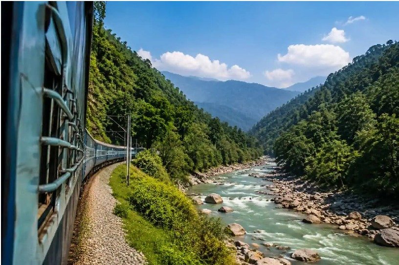 कुमाऊं और गढ़वाल को जोड़ने वाली पहली सीधी ट्रेन, उत्तराखंड में कनेक्टिविटी का नया अध्याय