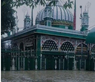 विश्व प्रसिद्ध साबिर साहब की दरगाह में घुसा बारिश का पानी, जलभराव से भड़के जायरीन, प्रबंधन के खिलाफ नारेबाजी
