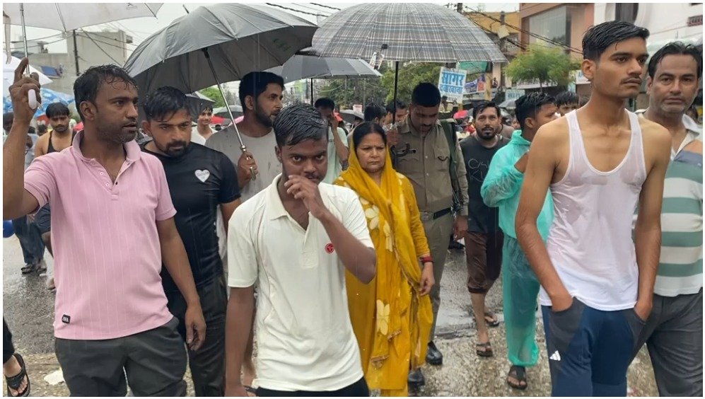 मूसलाधार बारिश से रुड़की बेहाल, मेयर अनीता अग्रवाल ने ट्रैक्टर से किया प्रभावित क्षेत्रों का दौरा